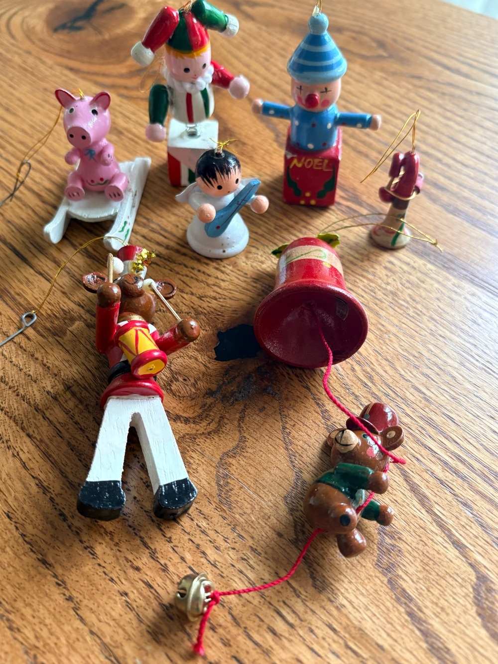 VTG 90’s set of 7 Wooden Christmas Ornament Set - Assorted Colors and sizes - Picture 6 of 16